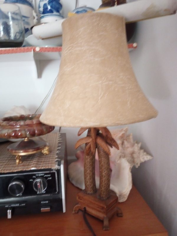 1006136_bedroom1_181453292_woodLamp