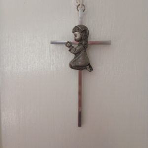 1006144_bedroom1_181644526_metalCross