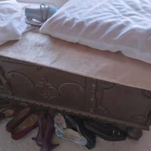 1007110_bedroom2_181416i_ornateWoodenChest