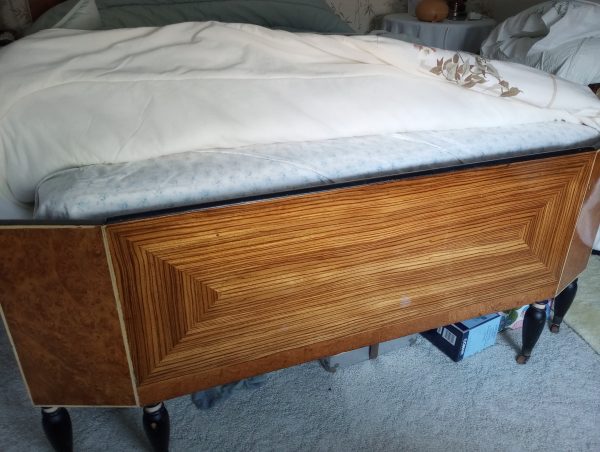 1007118_bedroom2_164943573_macassarEbonyBedFootboard