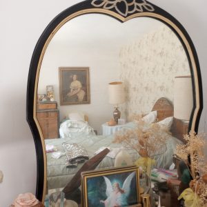 1007119_bedroom2_114613331_macassarEbonyBedFootboard