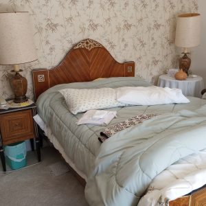 1007122_bedroom2_114734183_macassarEbonyBed