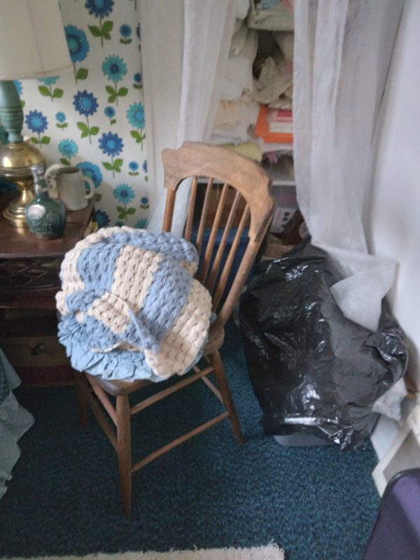 1008103_bedroom3_181458_chair