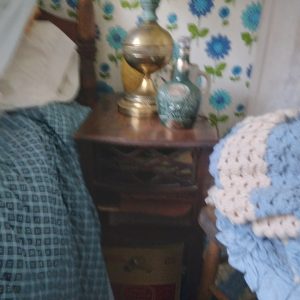 1008104_bedroom3_181521_lamp