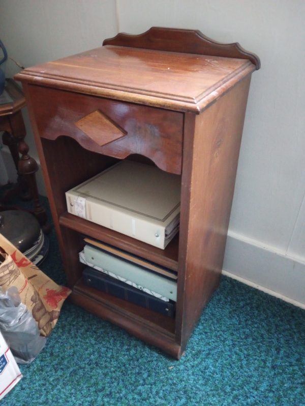 1008110_bedroom3_115228881_oldDresser