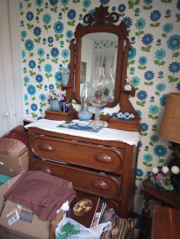 1008111_bedroom3_115247518_vases
