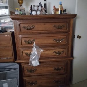 175704_dresser