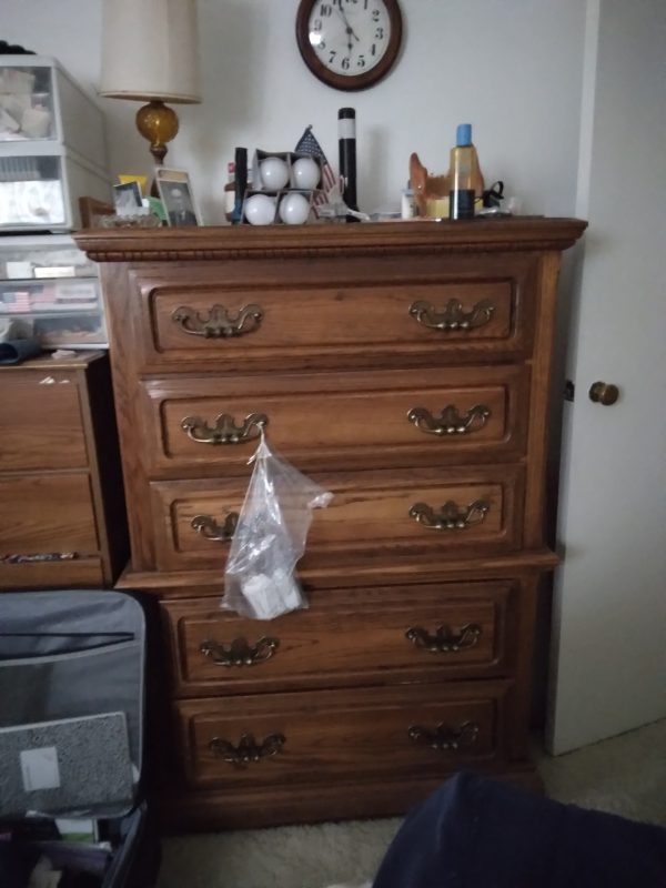 175704_dresser