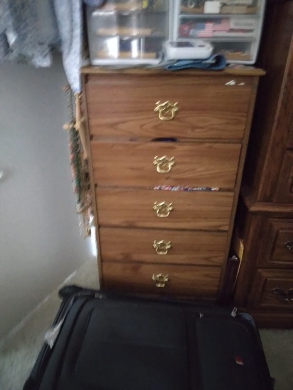 175716_dresser