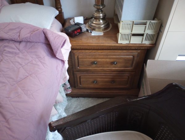 121546735_bedandbedTable