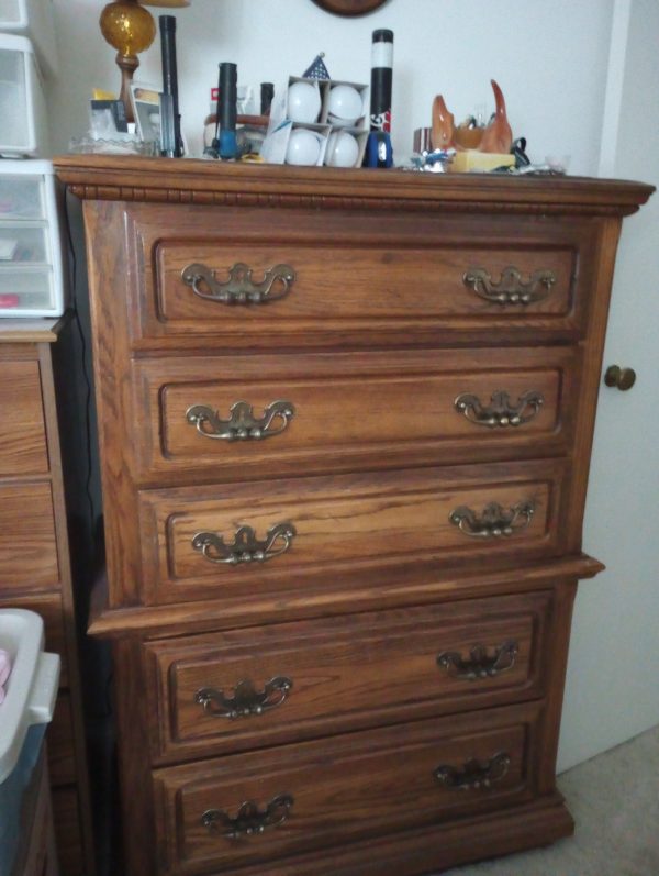121617855_dresser