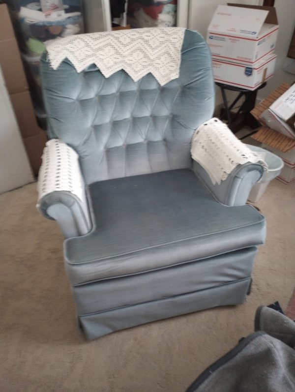 145228338_blueChair