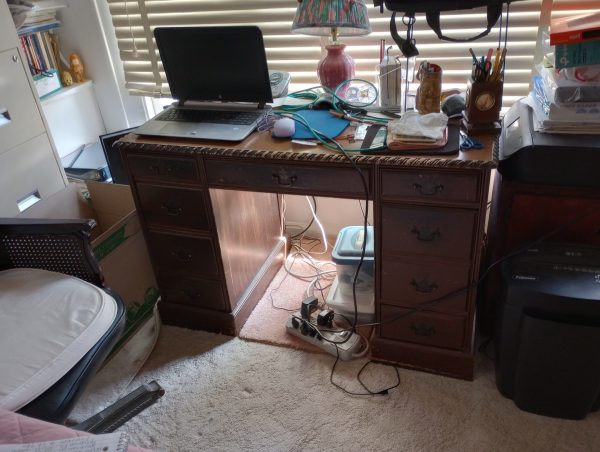 150727531_desk