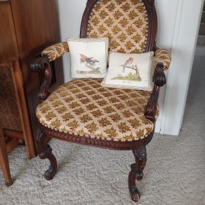 livingroom_08540445_antiqueChair02