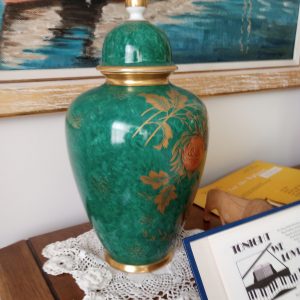 livingroom_085717989_GreenLidVase02
