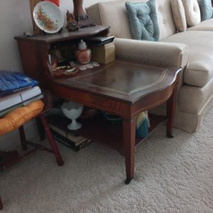 livingroom_085824843_endTable02