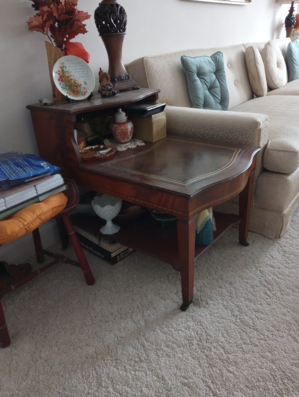 livingroom_085827508_endTable03