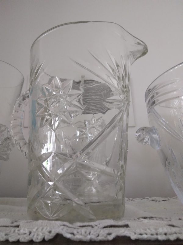 livingroom_090145_crystalPitcher