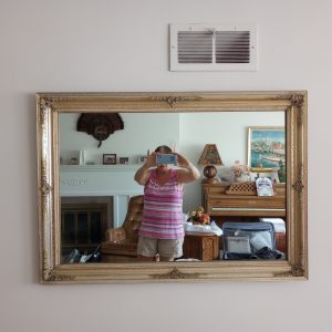 livingroom_104646521_wallMirror