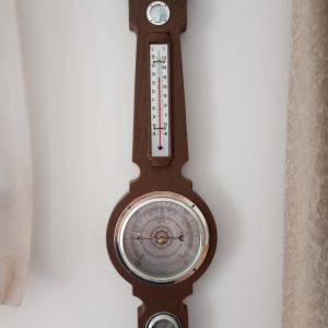 livingroom_145654913_woodenWallThermometer02