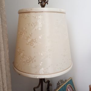 livingroom_145844621_Lamp