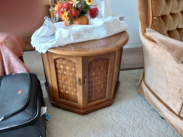 livingroom_150056327_roundEndTable