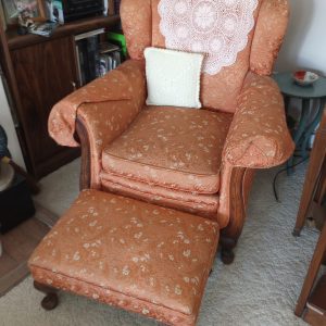 livingroom_150142559_GrandChair