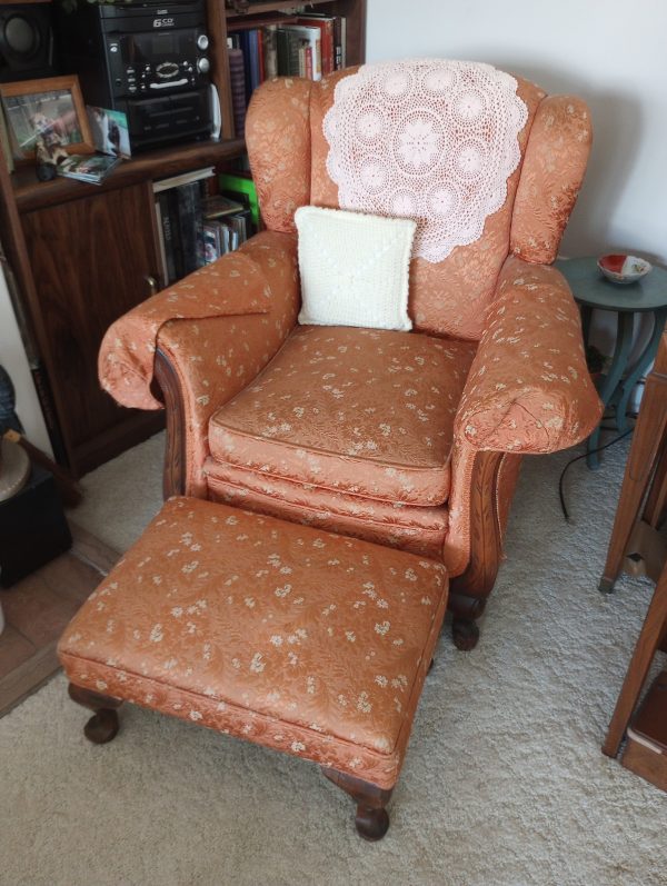 livingroom_150142559_GrandChair