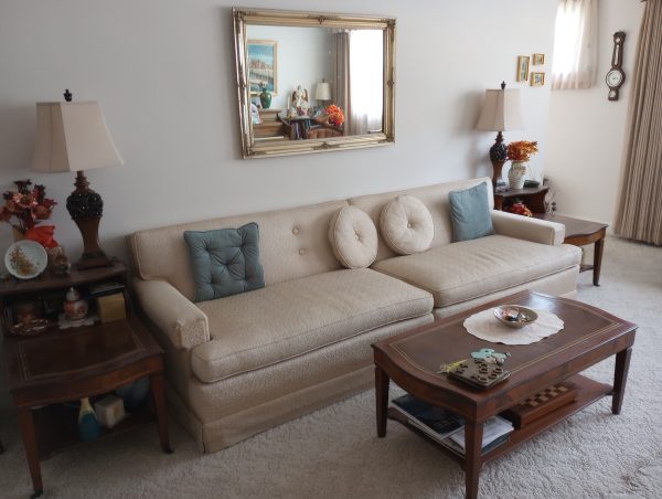 livingroom_150354748_couchTableMirror