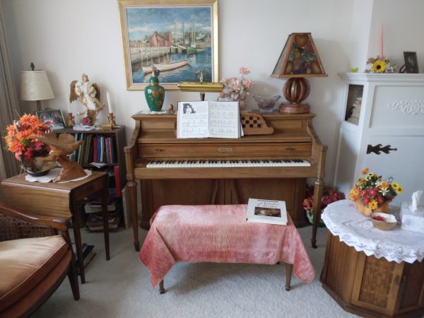 livingroom_175931_BauldwinPiano01