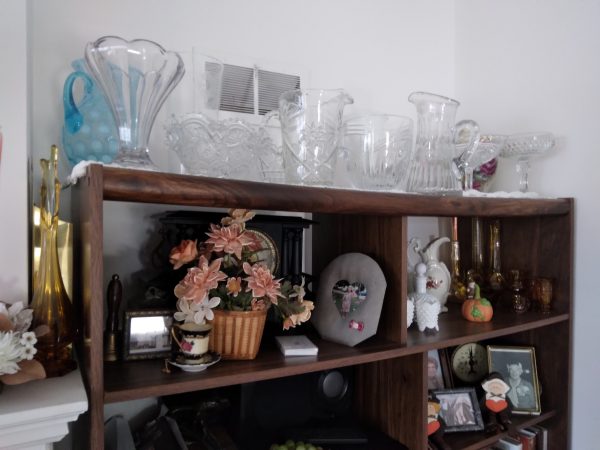 livingroom_180045_glassVasesBookCase
