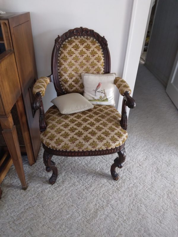 livingroom_180107_antiqueChair01