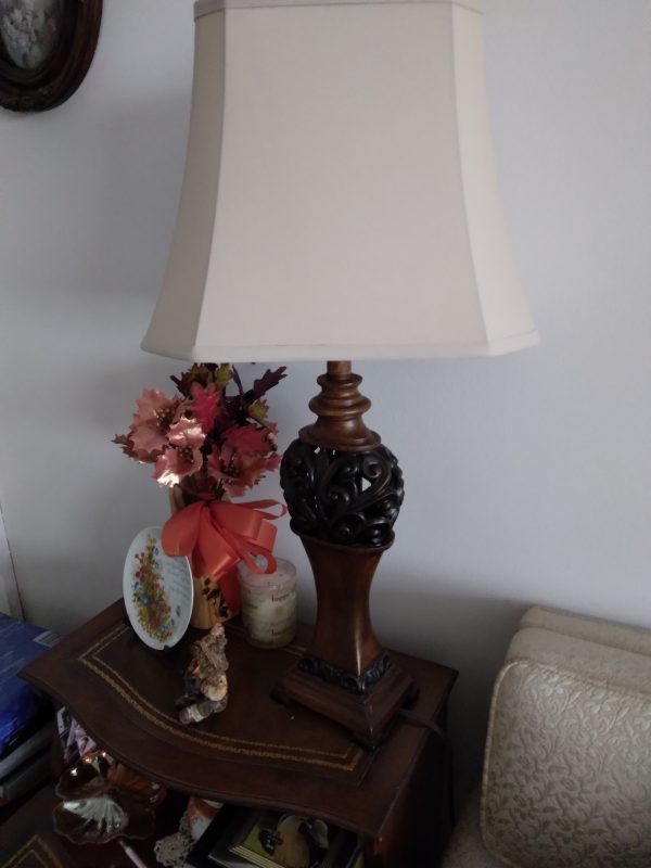 livingroom_182214_lamp1EndTable01