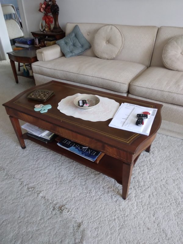 livingroom_182254_coffeeTable01