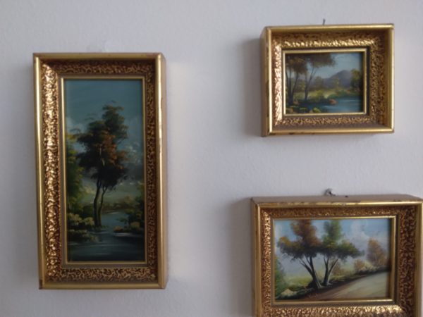 livingroom_182426_threeSmallPainting