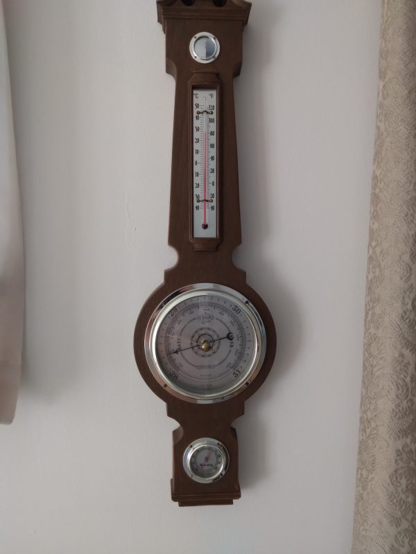 livingroom_182434_woodenWallThermometer